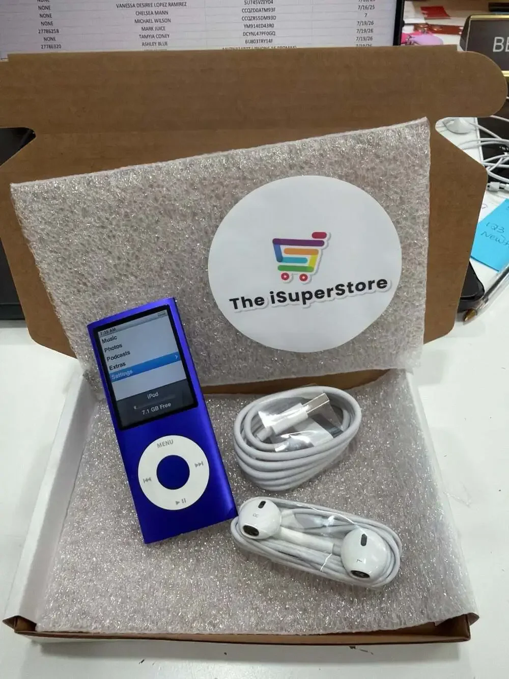 Apple iPod nano 4th Generation 8GB Purple Bundle + 1 YR Warranty
